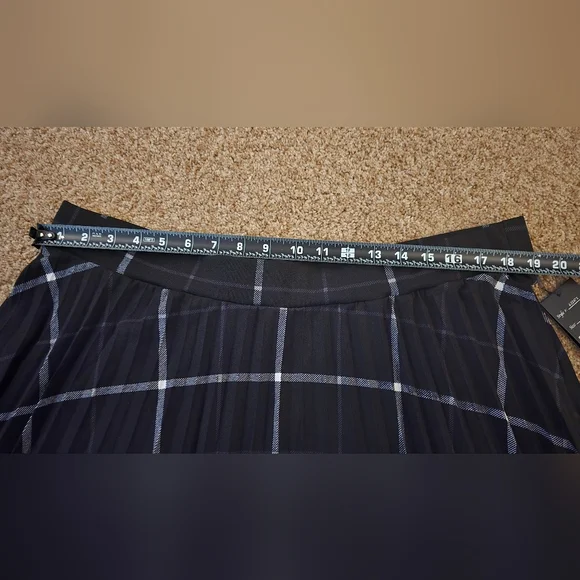 Pleated Black and White Plaid Skirt. 1XL - Picture 4 of 7